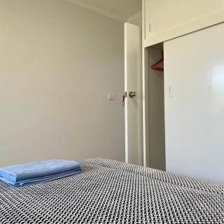 Budget-friendly room near Sunshine Station to CBD - 7