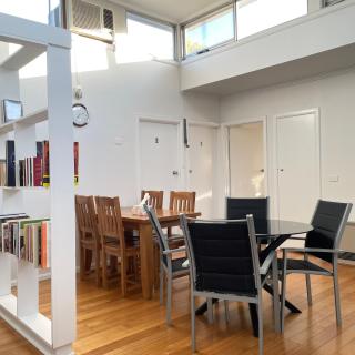 Budget-friendly room near Sunshine Station to CBD - 1