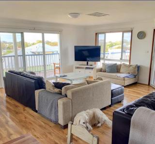 Sun-Filled Family Getaway Falcon Beach Living - 7