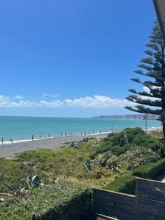 Beachfront Bliss - Stunning Views & Modern Comfort - 5