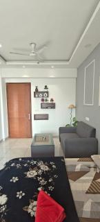 Minimalistic Stay Close to Metro & Couple Friendly - 7