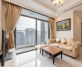 Luminous Landmark Apartment - 2