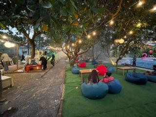 12 Monks - Backpacker Resort - 3