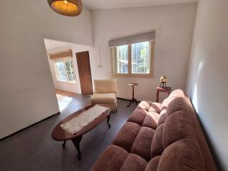 Muy acogedora, bella zona y excelente ubicación - 0