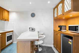 Bright CBD Apartment Close to Dining & Shopping - 9