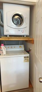 Comfortable Basement Private Room with Ensuite Near Plaza - 6