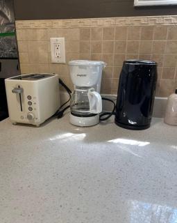 Comfortable Basement Private Room with Ensuite Near Plaza - 5