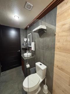 River Paradise Cabin 2 with Private Jacuzzi - 3