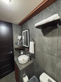 River Paradise Cabin 2 with Private Jacuzzi - 2