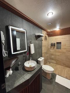 River Paradise Cabin 2 with Private Jacuzzi - 1