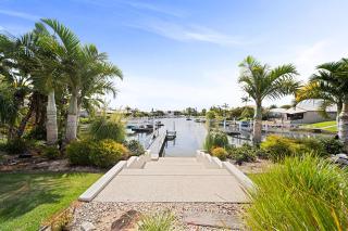 Harbourlights Hideaway Waterfront Family Retreat - 0