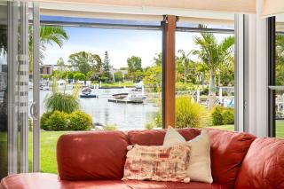 Harbourlights Hideaway Waterfront Family Retreat - 2