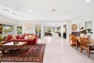 Harbourlights Hideaway Waterfront Family Retreat - 1