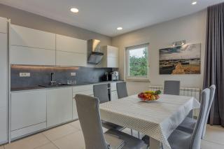 Elegant Panoramic Seaview Apartments - 6