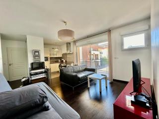 Piscine and golf - Geneva airport - ONU - 3