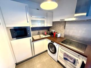 Piscine and golf - Geneva airport - ONU - 2