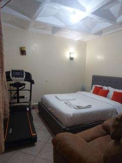 Yukis & Kukis Place, 5 bedrooms, 5 bathrooms, 2 Sitting Rooms - 5