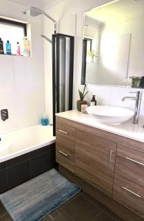 24 FREE Parking & Easy Perth Ferry Access - 0