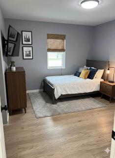 Upscale Peaceful Stay in Gary - 7