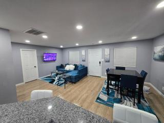 Upscale Peaceful Stay in Gary - 5