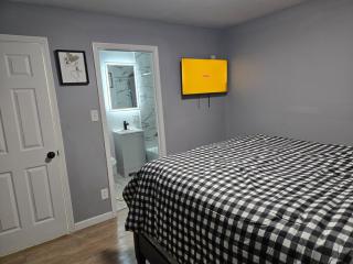 Upscale Peaceful Stay in Gary - 1