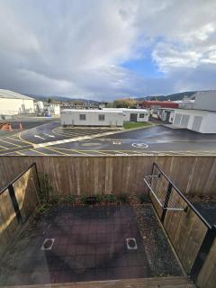 Charming 3 Bedroom Home in Upper Hutt, Perfect for Families and Groups - 1