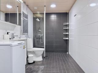 Modern Airport Apartment - 2