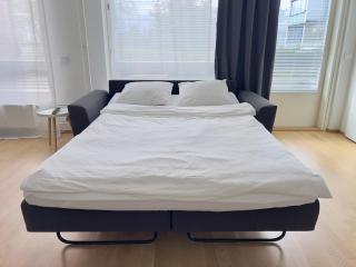 Modern Airport Apartment - 7