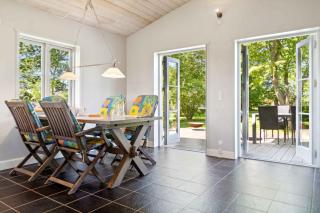 Bright Beach House Near Sea And Outdoor Living - 2