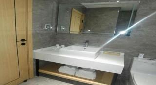 Green Tree Inn Urumqi San'gong Metro Station Exit - 6