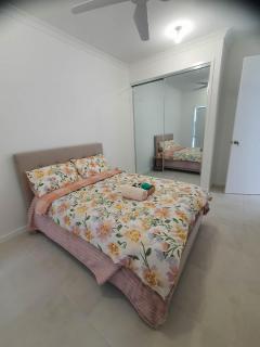 Quiet Spacious Room in a Shared Family Home in Yarrabilba - 8
