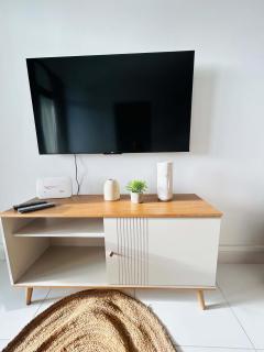 Sunset Views 2BR Apt - 7mins Walk to Beach - KS5 - 5