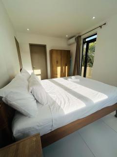 Sunset Views 2BR Apt - 7mins Walk to Beach - KS5 - 4