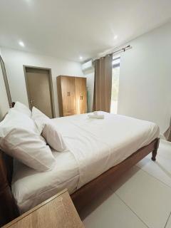 Sunset Views 2BR Apt - 7mins Walk to Beach - KS5 - 3