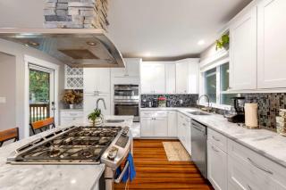 Mercer Island Modern Family-Friendly Home I-90 - 9