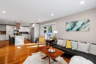 Mercer Island Modern Family-Friendly Home I-90 - 3