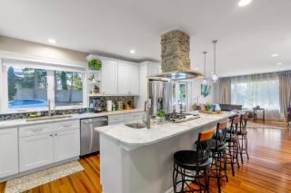 Mercer Island Modern Family-Friendly Home I-90 - 2