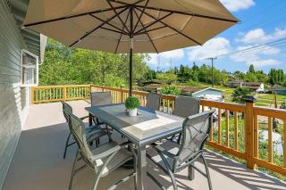 Colorful Family House w Big Deck 3 mins to I5 - 8