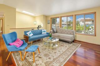 Colorful Family House w Big Deck 3 mins to I5 - 6