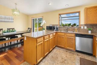 Colorful Family House w Big Deck 3 mins to I5 - 1