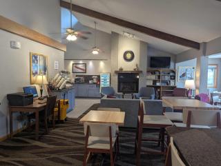 AmericInn by Wyndham St. Peter - 6