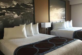 Super 8 by Wyndham Spruce Grove - 2