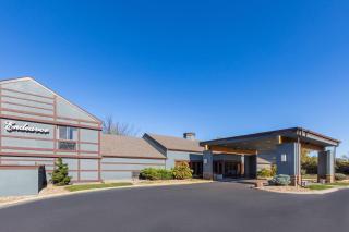 Endeavor Inn & Suites, Trademark Collection by Wyndham - Topeka - 0