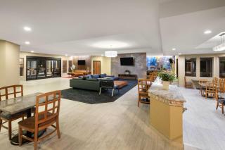 Endeavor Inn & Suites, Trademark Collection by Wyndham - Topeka - 4