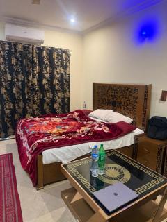 Available Hourly-Full Day-Long Stay - 0311 zero four eight four eight four 9 Ensuite Room with Shared Hall and Terrace - Central Gulberg II - 9
