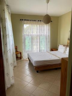 Niara Lake & Beach House - 3