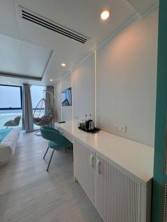 Rise & Shine Hotel - 1