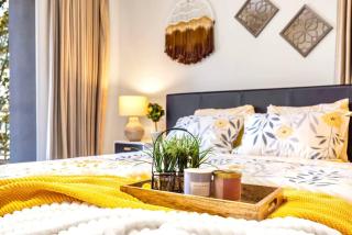 Purple House w Water View 3 Decks Gym UW - 8