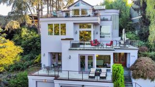 Purple House w Water View 3 Decks Gym UW - 6