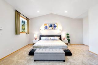 Purple House w Water View 3 Decks Gym UW - 3